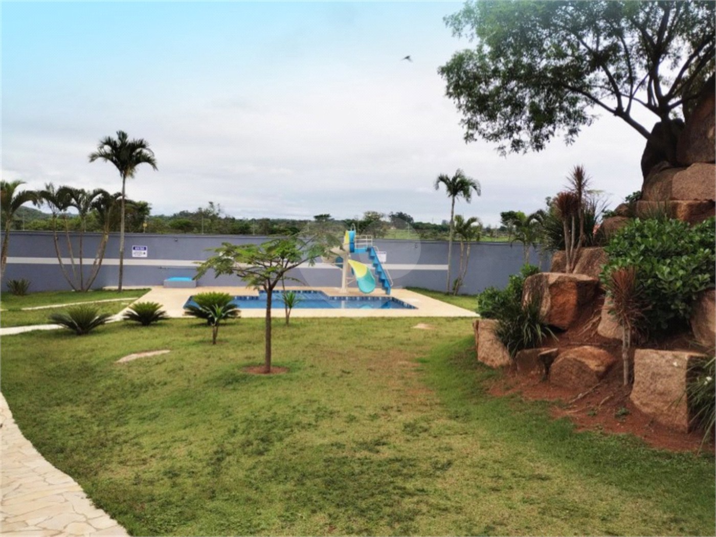 Casa à venda com 3 quartos, sendo 1 suíte, no condomínio Rio das Pedras, Salto - SP