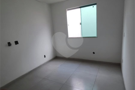 Casa à venda com 2 quartos, sendo 1 suíte, no condomínio Residencial Marlene Correia, Rio de Janeiro - RJ