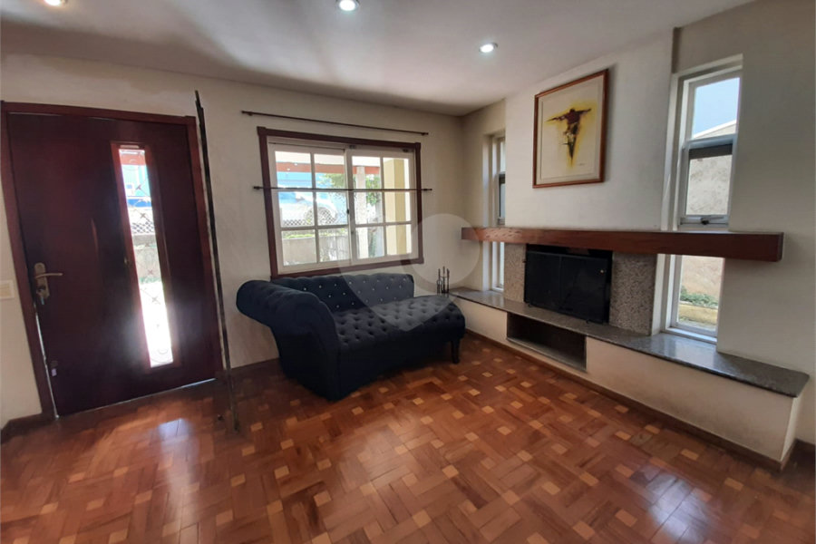 Casa à venda ou para alugar com 3 quartos, sendo 2 suítes, no condomínio Chácara das Rosas, São Paulo - SP