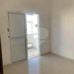Casa à venda com 2 quartos, sendo 1 suíte, no condomínio Sem Nome, Suzano - SP