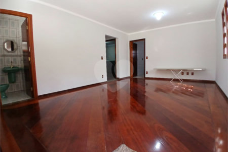 Casa à venda com 5 quartos, sendo 3 suítes, em Vila Santista, Atibaia, SP