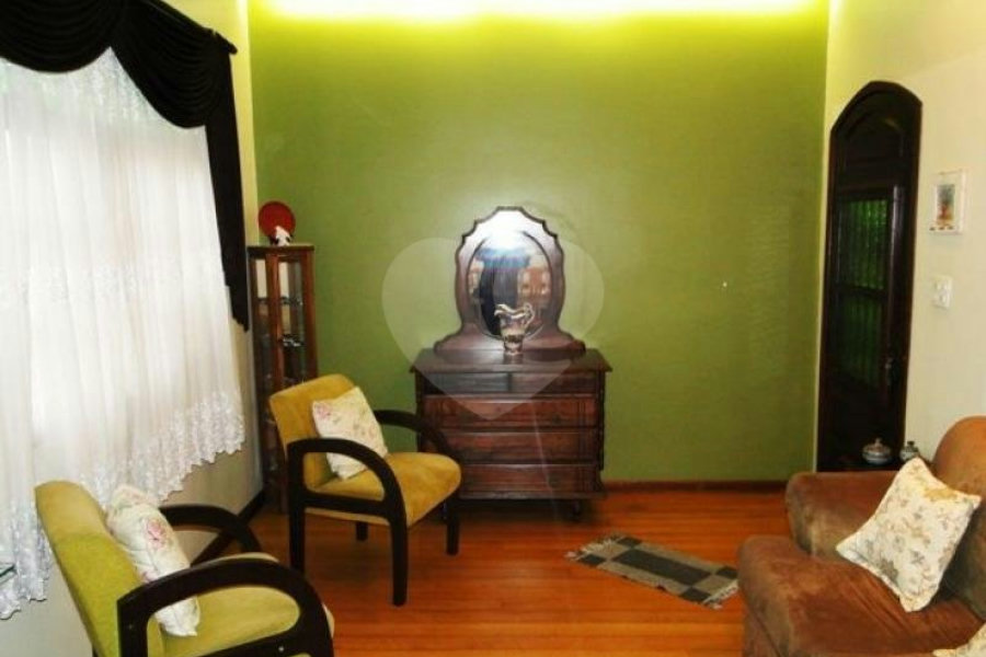 Sobrado à venda com 8 quartos, sendo 2 suítes, em Santana, São Paulo, SP