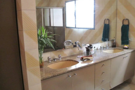 Casa à venda com 4 quartos, sendo 2 suítes, em Jardim Leonor, São Paulo, SP