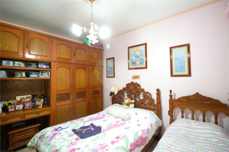 Sobrado à venda com 5 quartos, sendo 1 suíte,  em Jardim Villaça, São Roque, SP