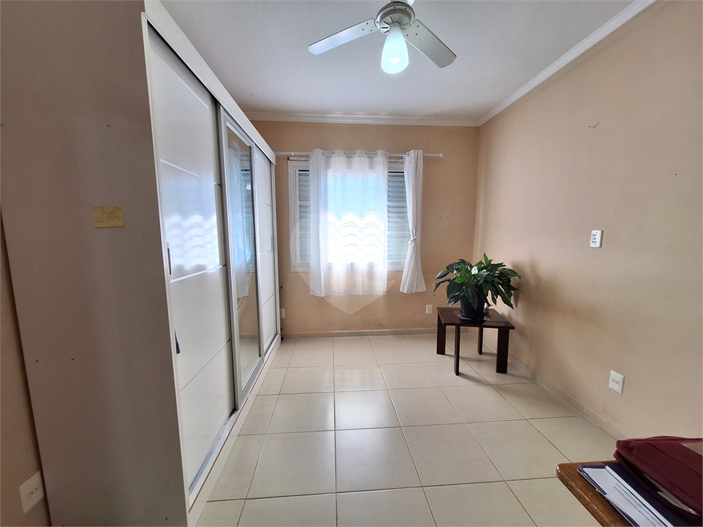 Casa à venda com 4 quartos, sendo 1 suíte, em Santa Cândida, Vinhedo, SP