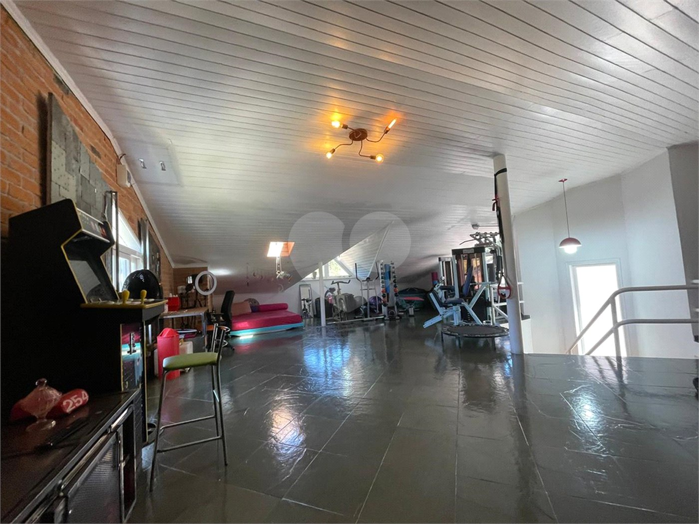 Casa à venda com 4 quartos, sendo 2 suítes, no condomínio Residencial Itatinga I, São Paulo - SP
