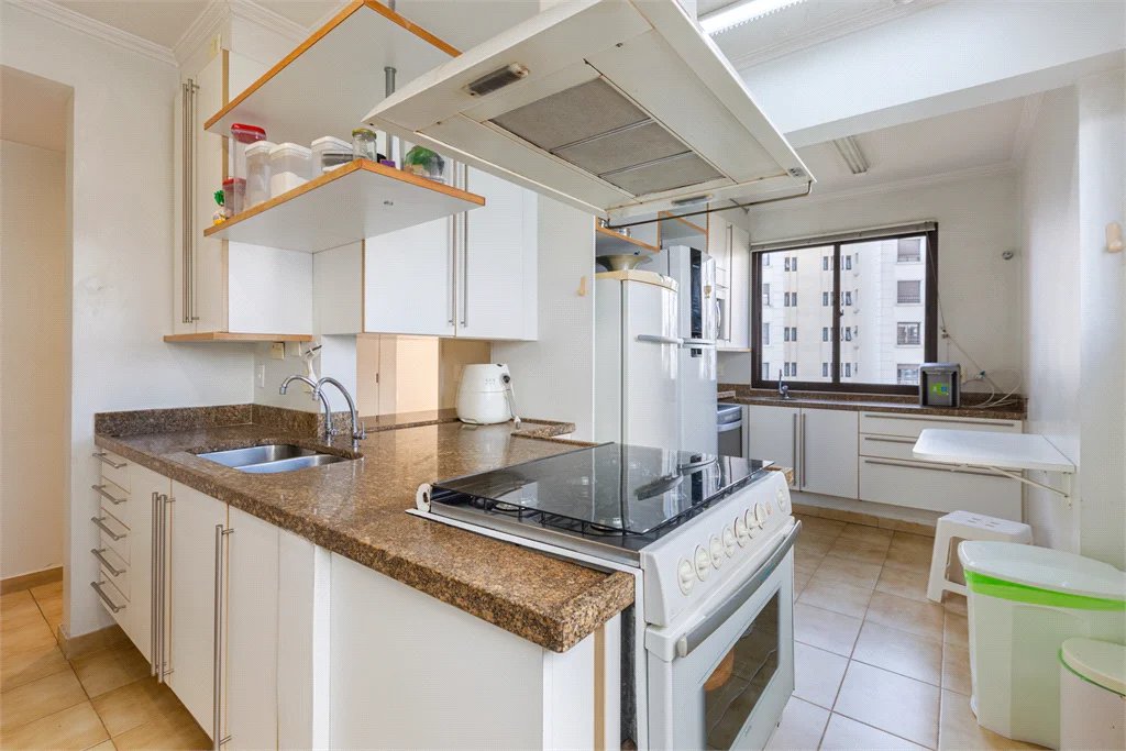 Apartamento à venda com 4 quartos, sendo 3 suítes,  em Real Parque, São Paulo, SP