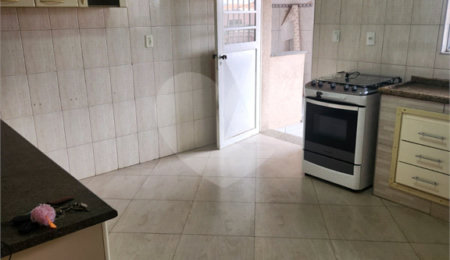 Sobrado à venda com 3 quartos em Vila Dalila, São Paulo, SP