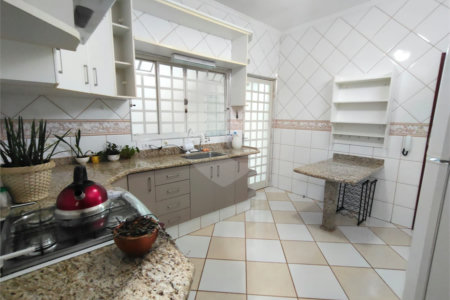 Sobrado à venda ou para alugar com 3 quartos, sendo 1 suíte,  em Jardim Itália, Itapetininga, SP