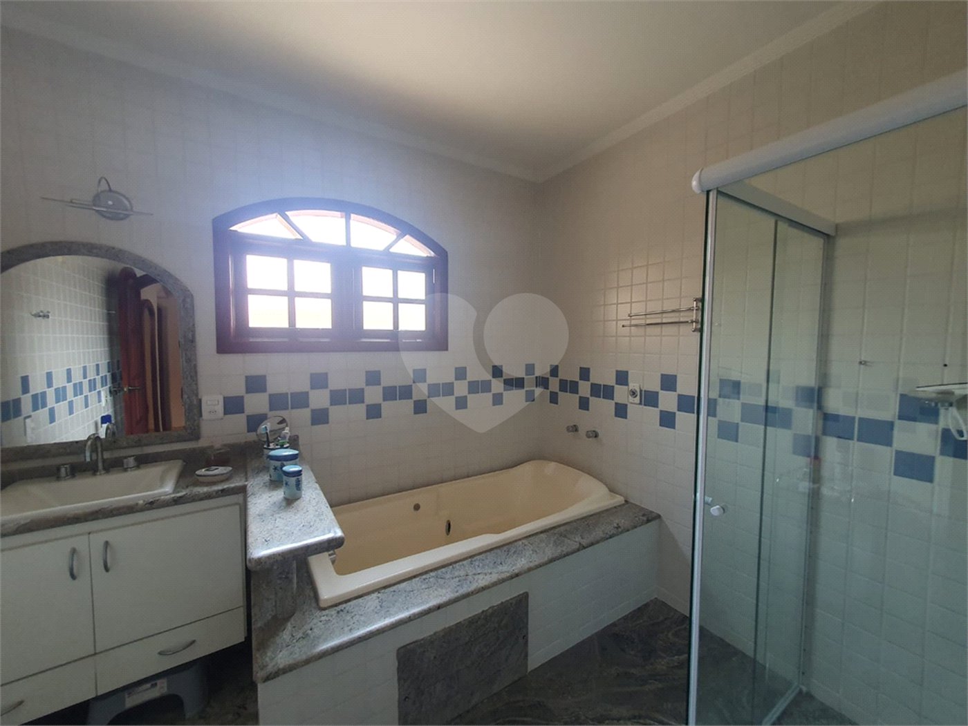 Casa à venda com 4 quartos, sendo 1 suíte, no condomínio Parque São Gabriel, Itatiba - SP