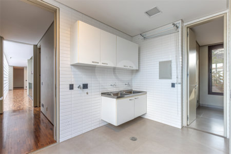 Casa à venda com 4 quartos, sendo 3 suítes, em Vila Nova Conceição, São Paulo, SP
