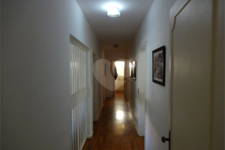 Casa à venda com 5 quartos, sendo 2 suítes,  em Vila Oliveira, Mogi das Cruzes, SP