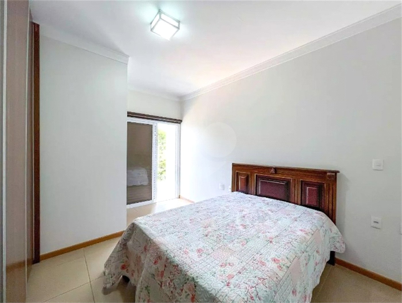 Casa à venda com 3 suítes no condomínio Portal do Lago, Valinhos - SP