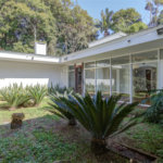Casa para alugar com 5 quartos, sendo 3 suítes, no condomínio Chácara Flora, São Paulo - SP