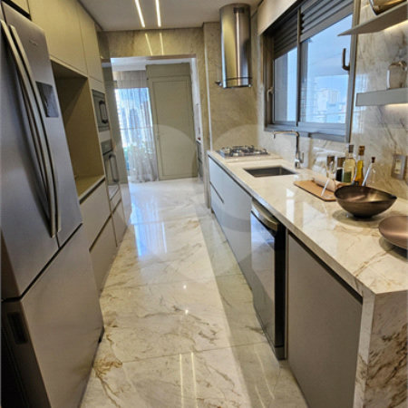 Apartamento à venda com 3 suítes em Moema, São Paulo, SP