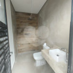 Casa exclusiva em Atibaia de alto padrão com 3 suítes, piscina, espaço gourmet, condomínio fechado, aceita financiamento
