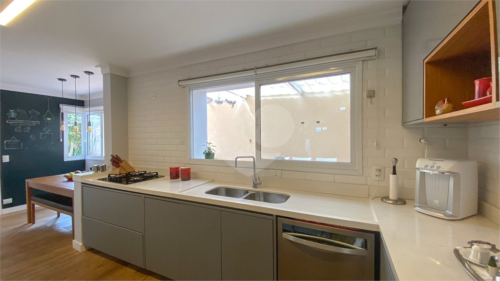 Casa à venda com 4 quartos, sendo 3 suítes, no condomínio Brisa Verde, São Paulo - SP