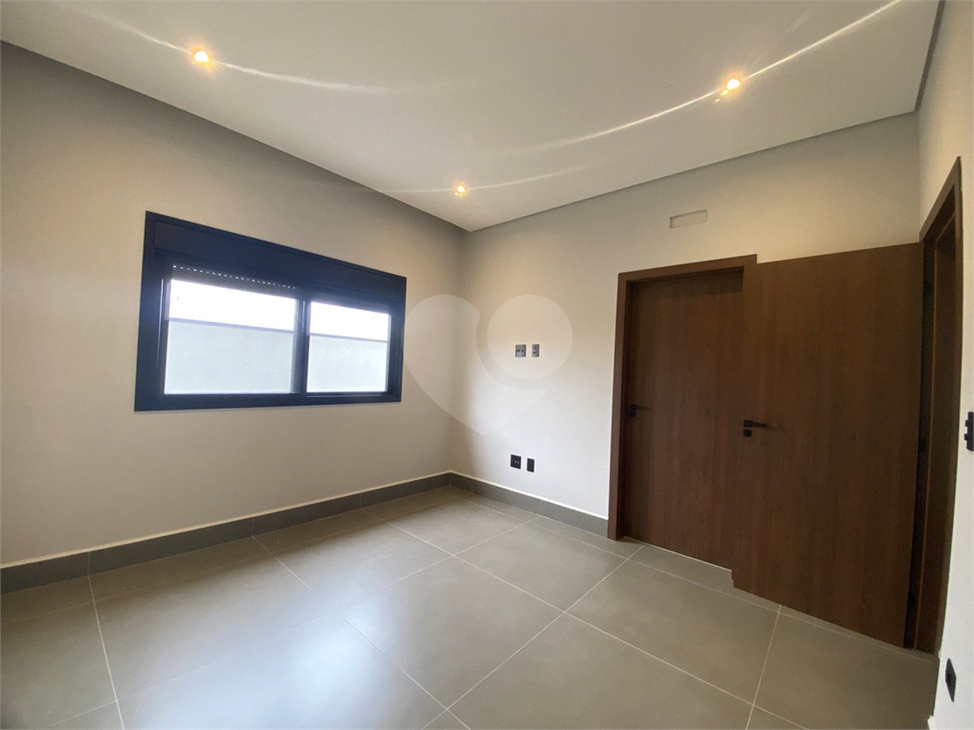 Casa à venda com 3 suítes no condomínio Portal dos Bandeirantes, Salto - SP
