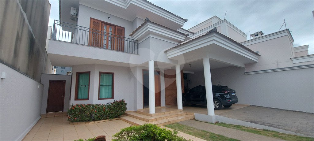 Sobrado à venda com 3 quartos, sendo 1 suíte, em Jardim Santa Rosália, Sorocaba, SP