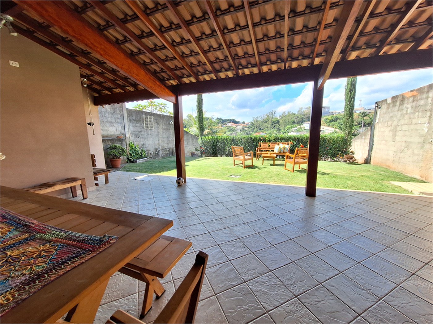 Casa à venda com 4 quartos, sendo 1 suíte, em Santa Cândida, Vinhedo, SP