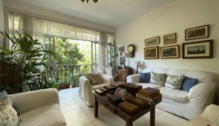Apartamento à venda com 4 quartos, sendo 1 suíte,  em Lagoa, Rio de Janeiro, RJ