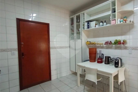 Casa à venda com 5 quartos, sendo 1 suíte, no condomínio Constantino Mattucci, Sorocaba - SP