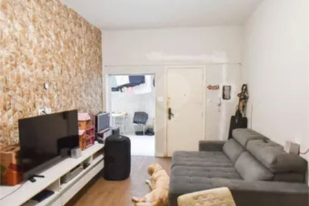 Apartamento á venda de 108m2 no Cond. Edifício Silvia a 350 metros da estação do metro Ana Rosa (linha azul e verde).