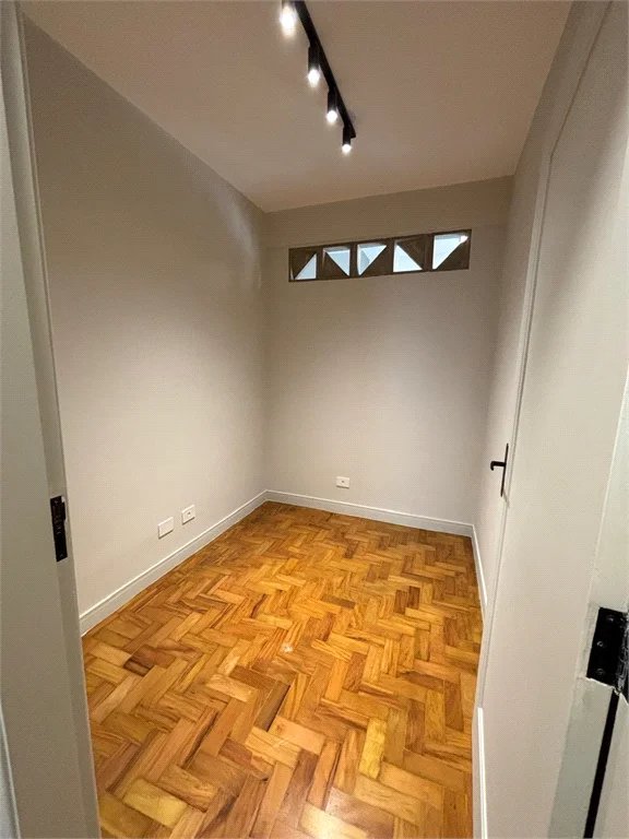 Apartamento à venda com 3 quartos, sendo 1 suíte,  em Pinheiros, São Paulo, SP