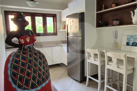 Casa à venda com 5 quartos, sendo 4 suítes,  em Geribá, Armação dos Búzios, RJ