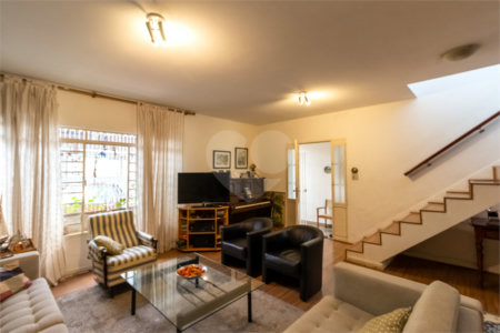 Sobrado à venda com 4 quartos, sendo 2 suítes, em Brooklin, São Paulo, SP