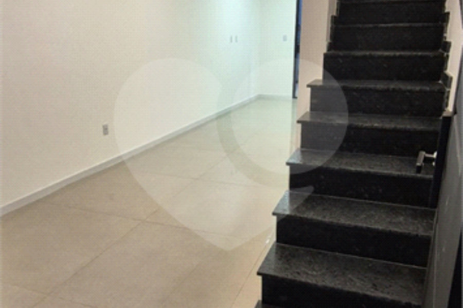 Sobrado à venda com 2 quartos, sendo 1 suíte,  em Vila Paiva, São Paulo, SP