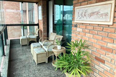 Apartamento à venda com 4 suítes em Vila Oliveira, Mogi das Cruzes, SP