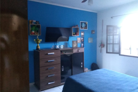 Casa Térrea à venda com 3 suítes em Jardim São Pedro, Mogi das Cruzes, SP