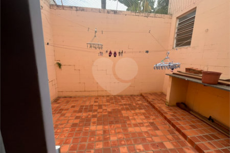 Casa à venda com 3 quartos, sendo 1 suíte, em Parque Santa Marta, São Carlos, SP