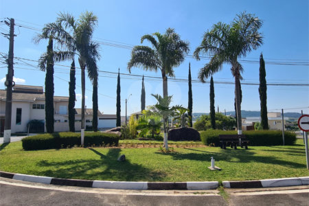 Casa à venda com 3 suítes no condomínio Terras de São Francisco, Vinhedo - SP