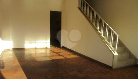 Sobrado à venda com 3 quartos, sendo 1 suíte,  em Vila Gustavo, São Paulo, SP