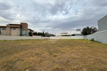 Terreno á venda, no Residencial Damha I, em São Carlos.