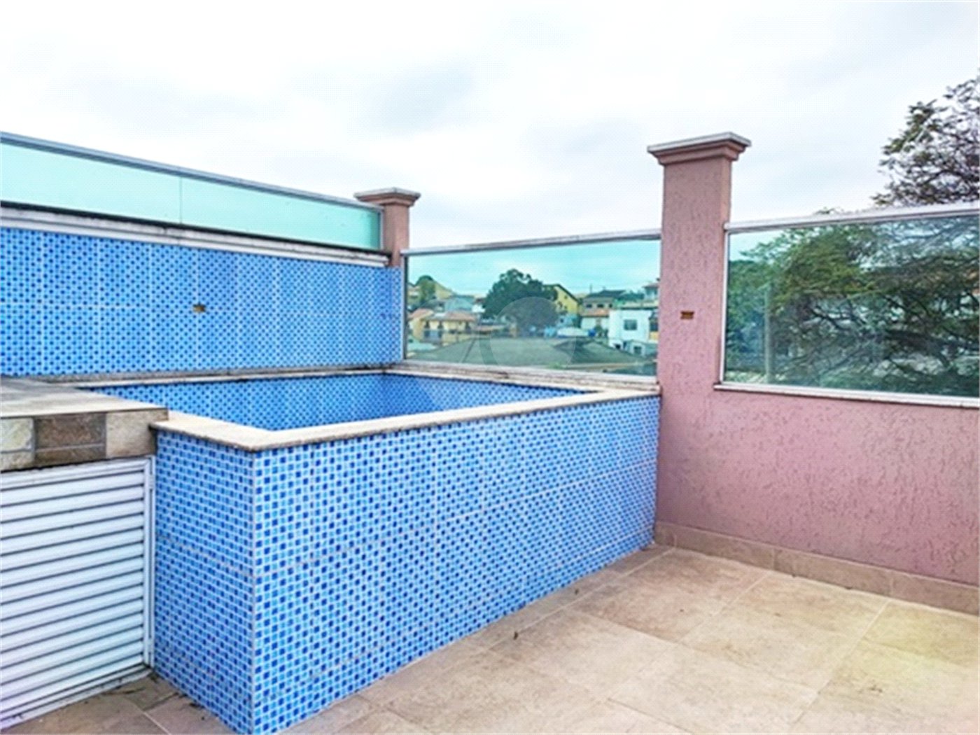 Casa à venda com 3 quartos, sendo 1 suíte,  no condomínio Ouro Verde, Guarulhos - SP