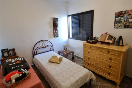 Sobrado à venda com 3 quartos em Bortolândia, São Paulo, SP