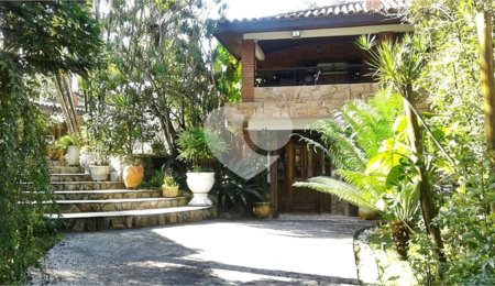 Casa à venda com 4 quartos, sendo 1 suíte,  no condomínio Associação Reserva das Hortênsias, Mairiporã - SP