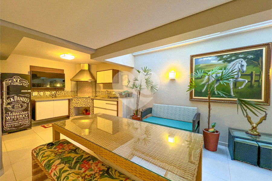 Casa à venda com 3 quartos, sendo 2 suítes, no condomínio Floradas da Serra, São Paulo - SP