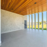 Indaiatuba - Condominio Villa Sapezal - 318 m² de Terreno - 230 m² de Área Construída - 3 suítes, sendo 1 Master com closet planejado - Sala de TV - Sala de estar integrada à Sala de jantar - Cozinha com móveis planejados - Despensa - Escritório planejado - Lavabo - Piscina com preparação para aquec