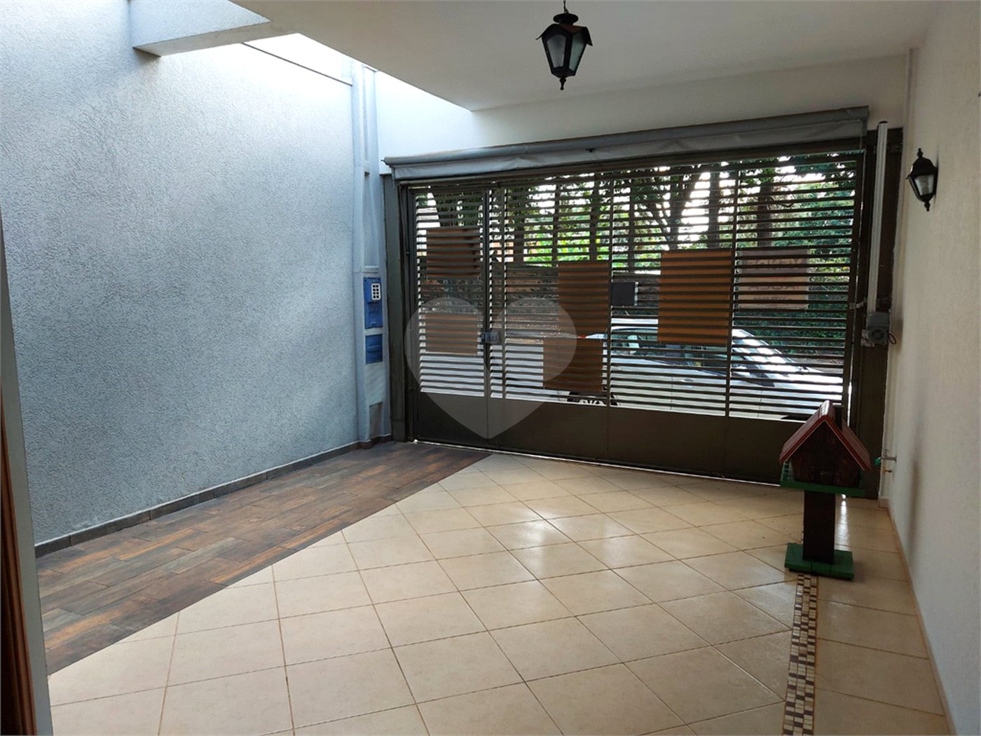 Casa Térrea com 2 dormitórios, sendo 1 suíte.