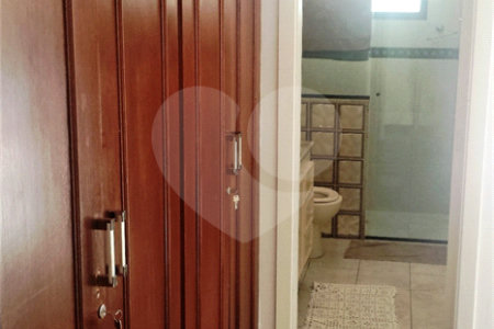 Casa à venda com 8 quartos, sendo 6 suítes,  no condomínio Acapulco, Guarujá - SP