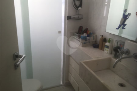 Apartamento à venda com 4 quartos, sendo 3 suítes, em Moema, São Paulo, SP
