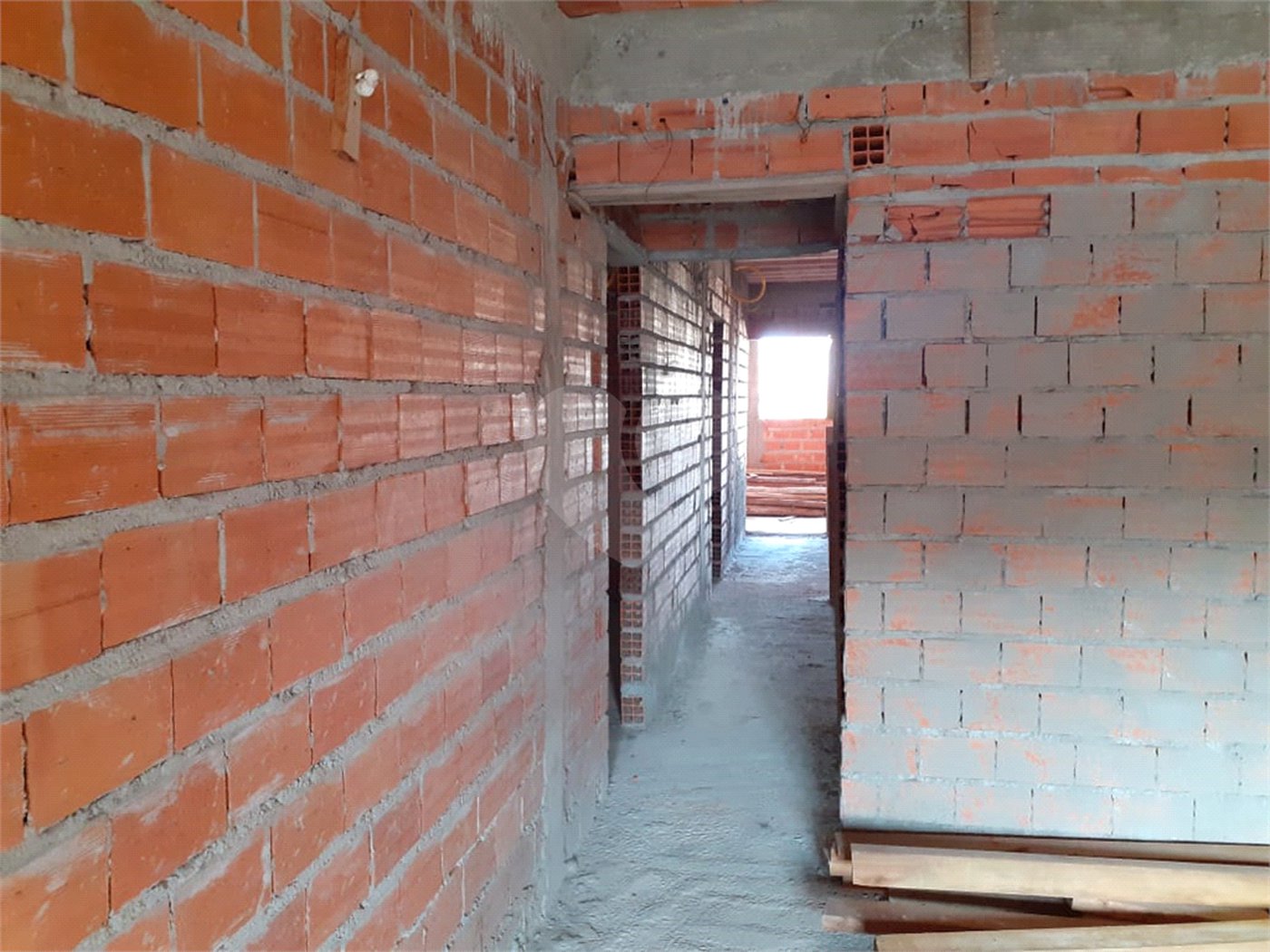 Sobrado à venda com 5 quartos, sendo 1 suíte, em Jardim Cumbica, Guarulhos, SP