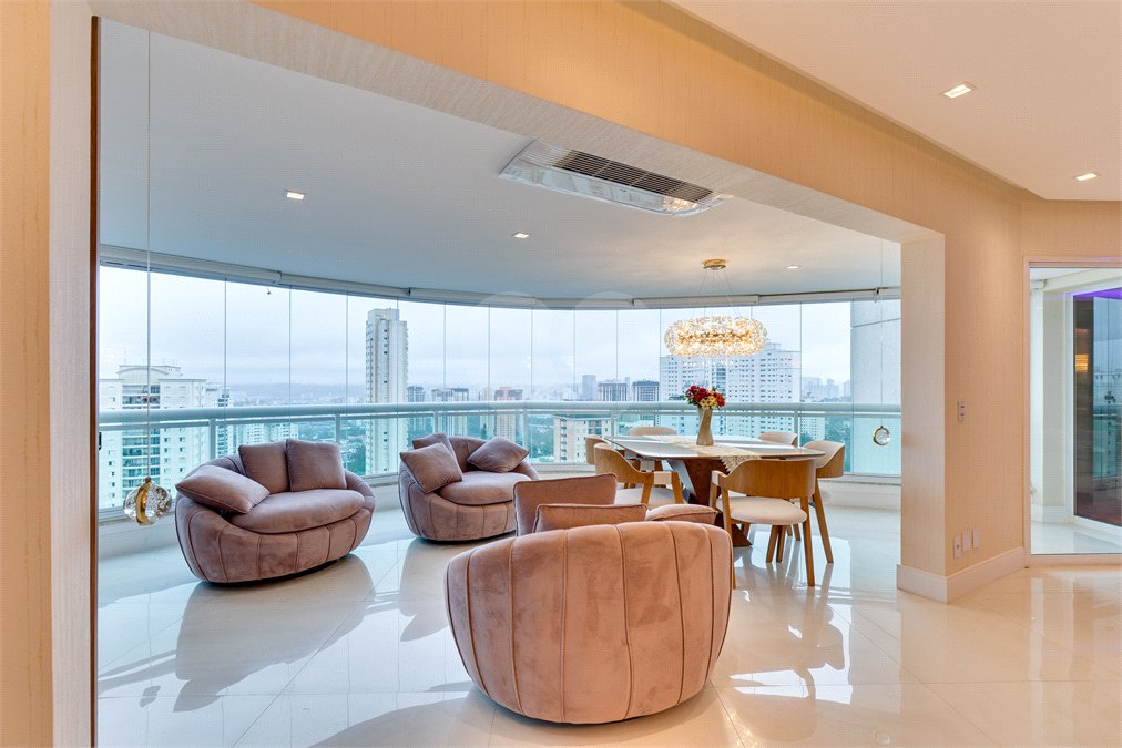 Apartamento à venda com 4 suítes em Vila Sofia, São Paulo, SP