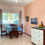 Casa em condomínio para alugar com 2 quartos, sendo 1 suíte, em Caravelas, Armação dos Búzios, RJ