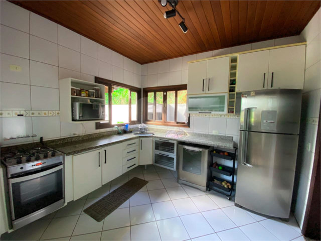 Casa à venda com 4 quartos, sendo 2 suítes,  no condomínio Suíça da Cantareira, Mairiporã - SP