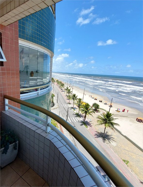 Apartamento à venda com 2 quartos, sendo 1 suíte,  em Vera Cruz, Mongaguá, SP